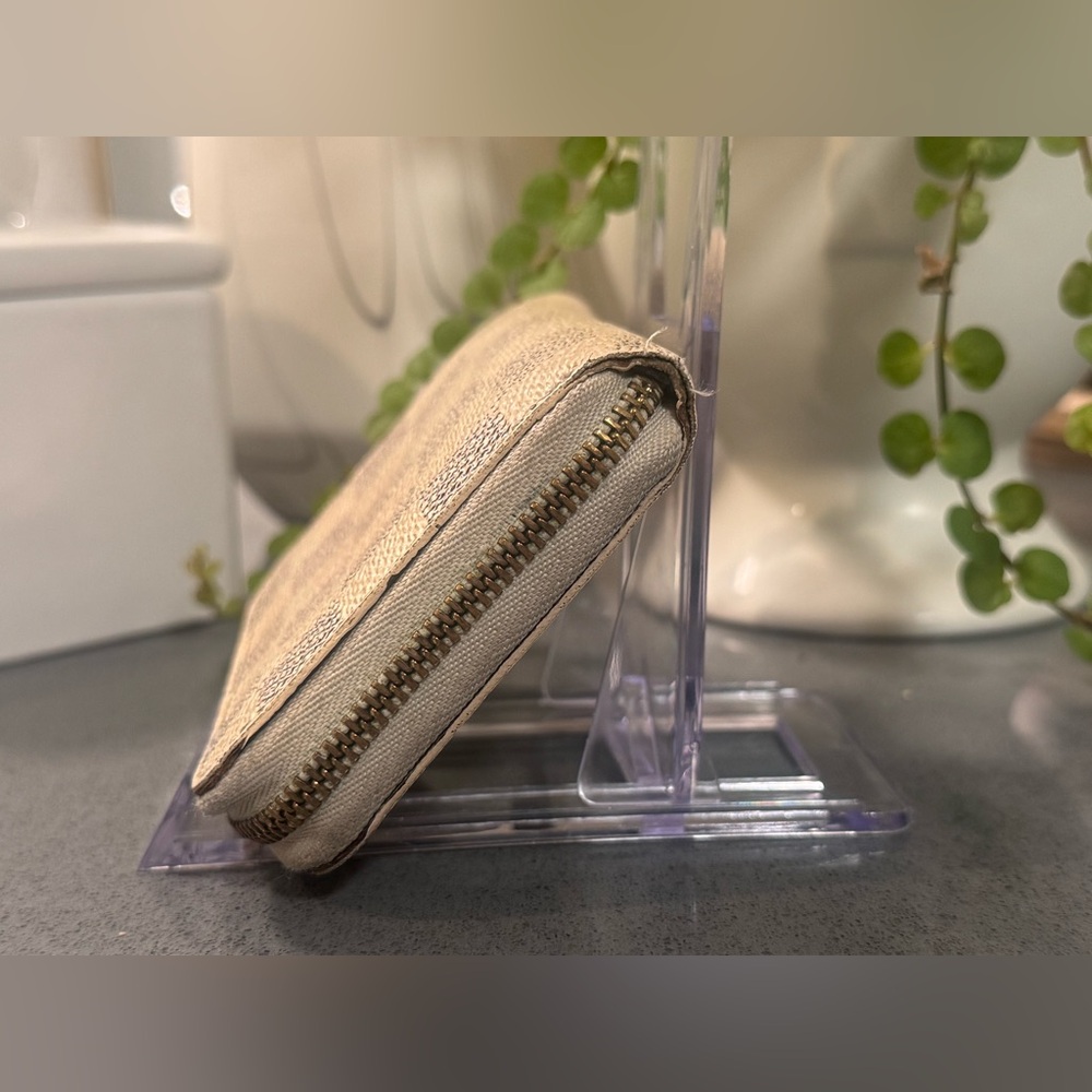 Louis Vuitton Damier Azur Zippy Wallet - Picture 7 of 16